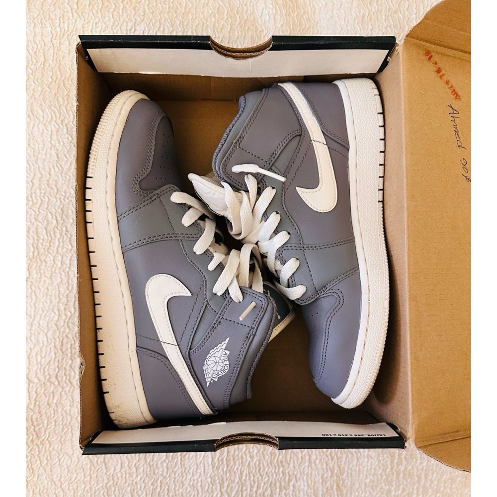 Retro Nike Air Jordan Sneakers 1 Mid BG Cool Grey 2017 Size 4.5 Youth / 6 Women - Picture 2 of 13